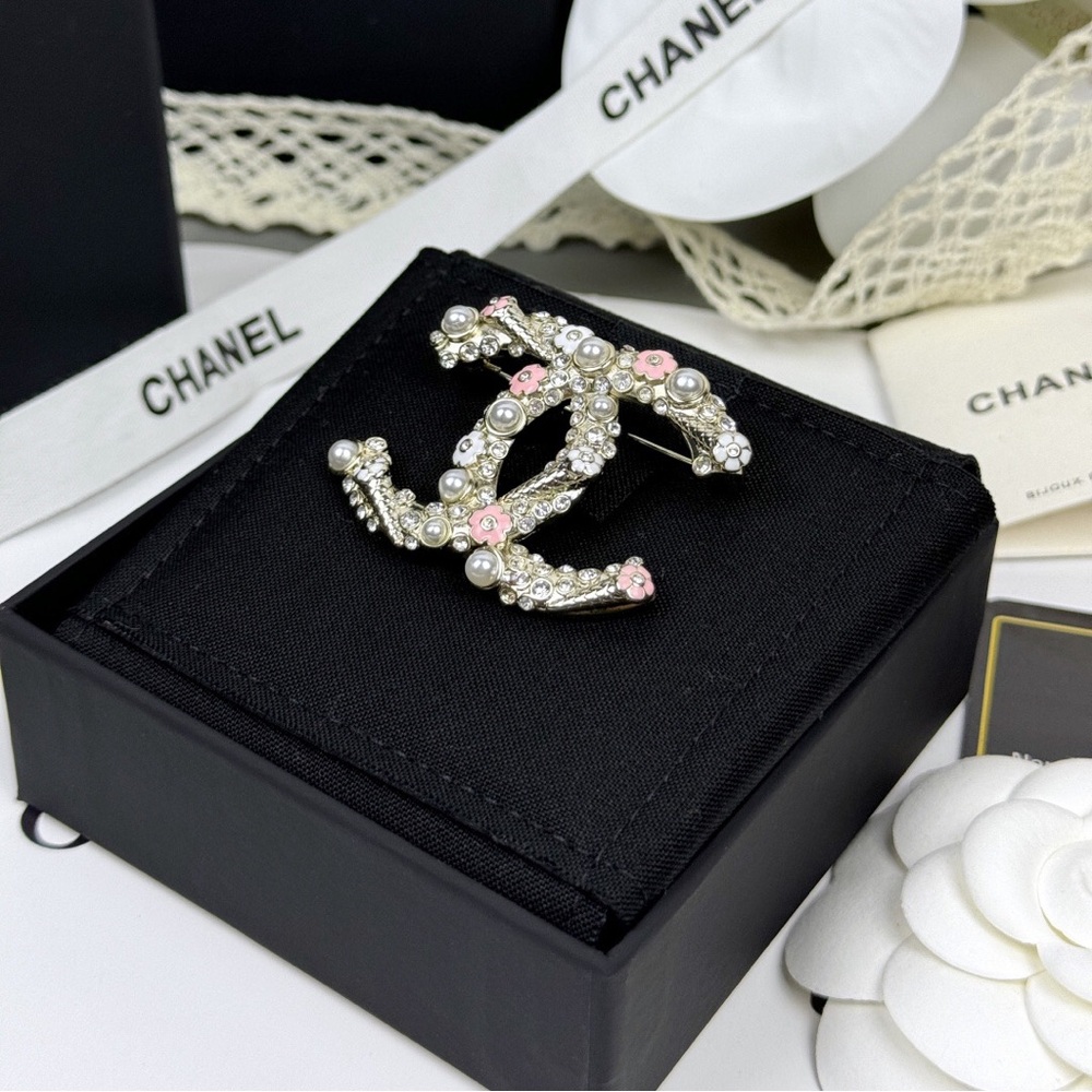 Chanel Silver and Pink Pearl Brooch - Picture 2 of 5